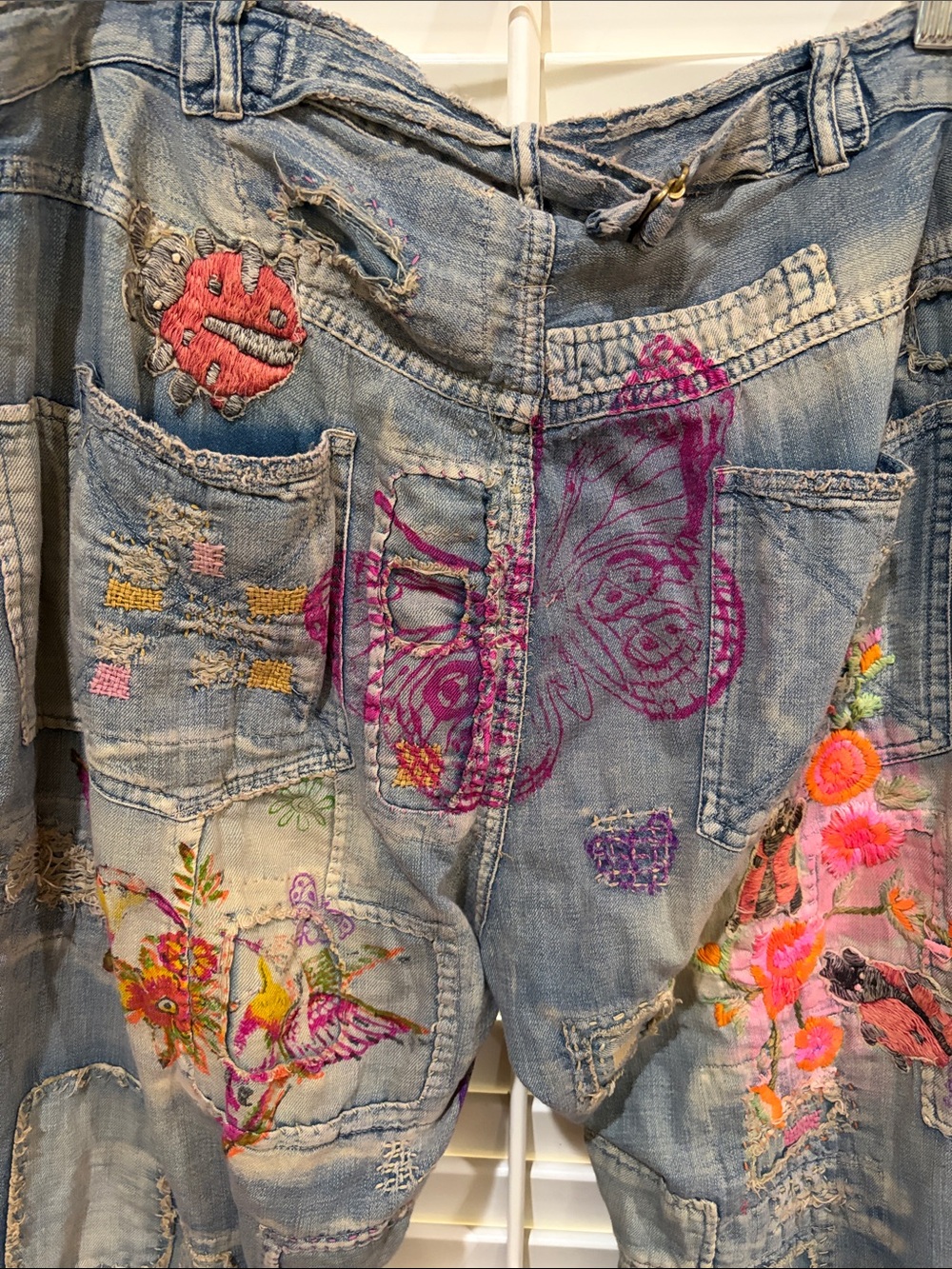 Magnolia Pearl Embroidered Denim Jeans with Floral and Other Cool Accents! NWT - Picture 8 of 9
